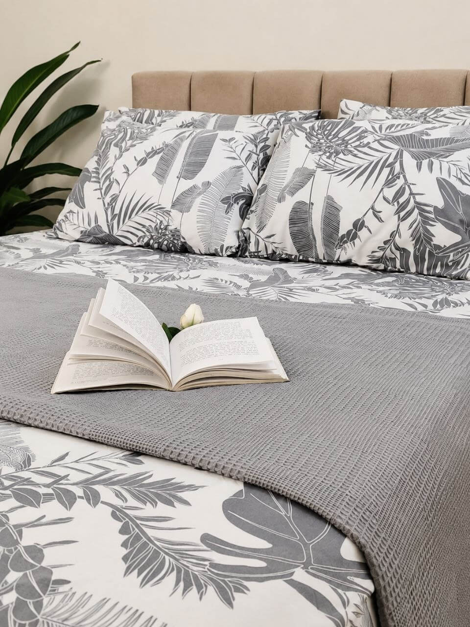Grey Leaves Bed Sheets ✨🌿🩶